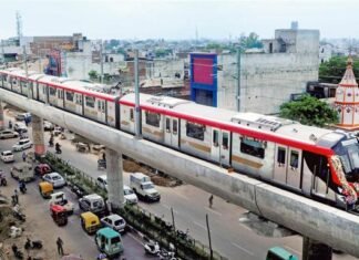 लखनऊ मेट्रो के चारबाग स्टेशन पर तकनीकी खराबी से हड़कंप