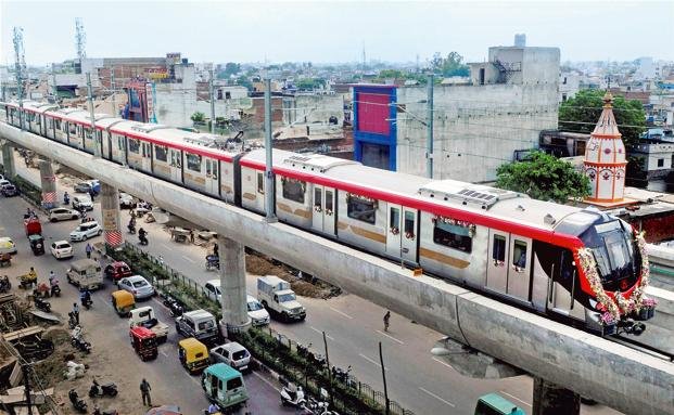लखनऊ मेट्रो के चारबाग स्टेशन पर तकनीकी खराबी से हड़कंप