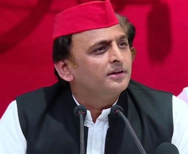 योगी जी सपा के कामों पर पत्थर चिपकाने की मुहिम में जुट गए हैं  : अखिलेश यादव