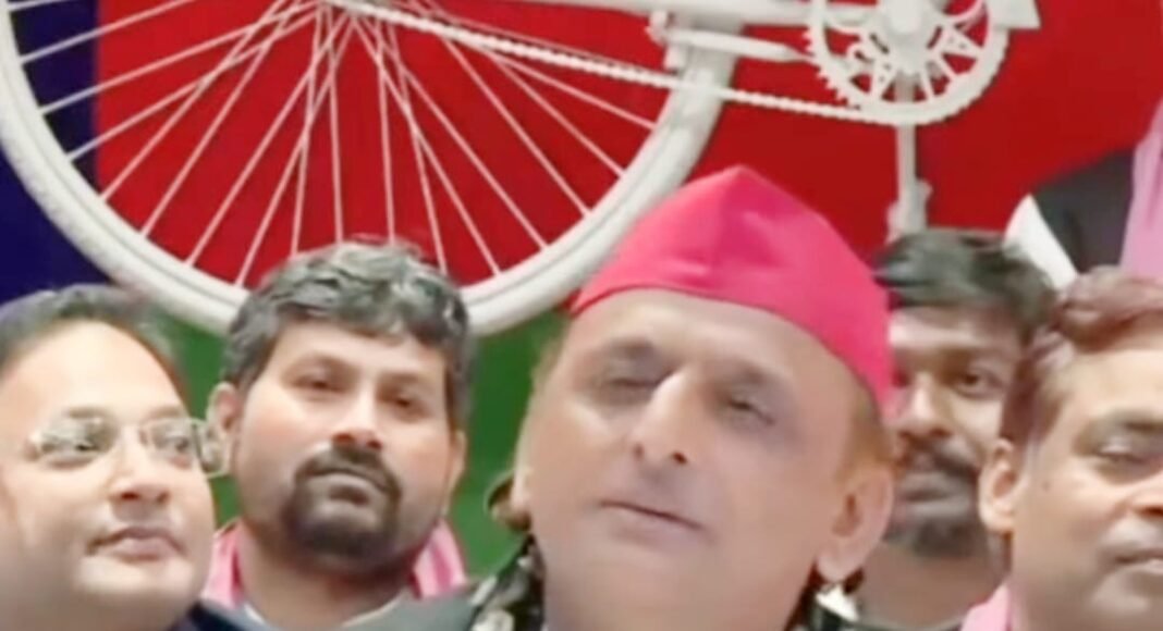 अखिलेश यादव की प्रेस कॉन्फ्रेंस में बीजेपी पर तीखा प्रहार, SIR में जाति कॉलम की मांग और पार्टी निष्ठा का संकल्प