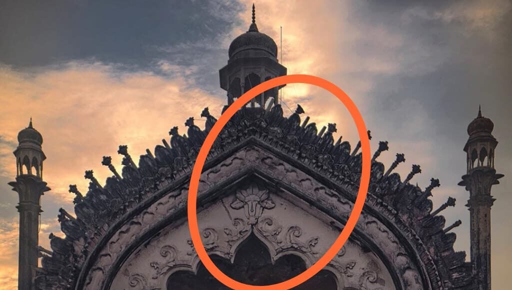 एतिहासिक इमारतें देखरेख के अभाव में दम तोड़ रही हैं दम