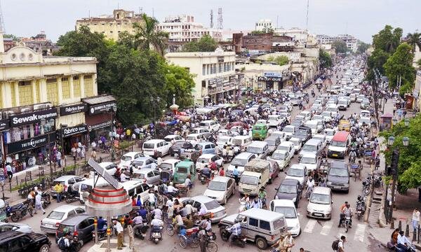 हजरतगंज में नया ट्रैफिक नियम लागू, जाम से राहत की उम्मीद