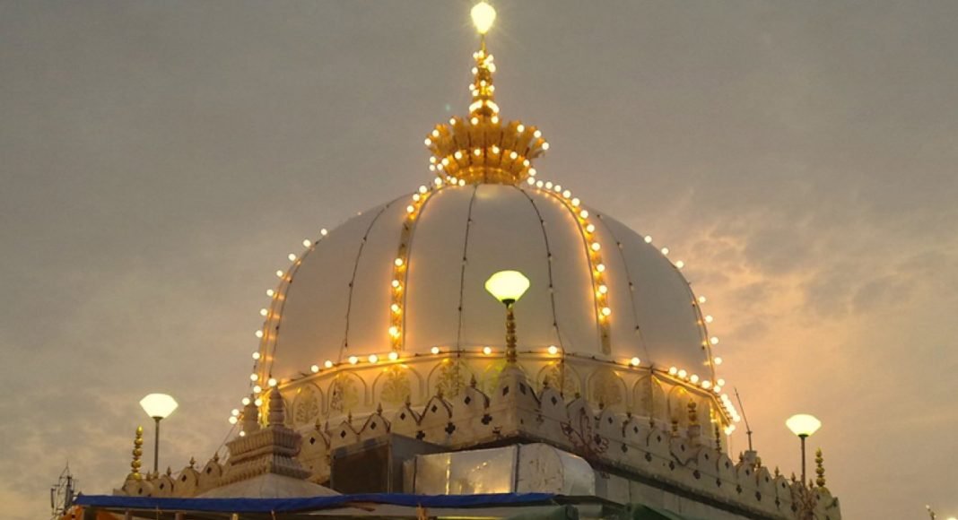 खवाजा मुइनुद्दीन चिश्ती को लुटेरा कहने पर नदवा और देवबंद बरहम
