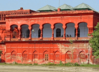 हुसैनाबाद ट्रस्ट और शिया सेंट्रल वक़्फ़ बोर्ड की संपत्तियों पर अवैध निर्माण जारी