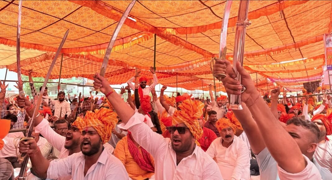 आगरा में करणी सेना का शक्ति प्रदर्शन: सपा सांसद रामजी लाल सुमन के बयान पर मचा बवाल
