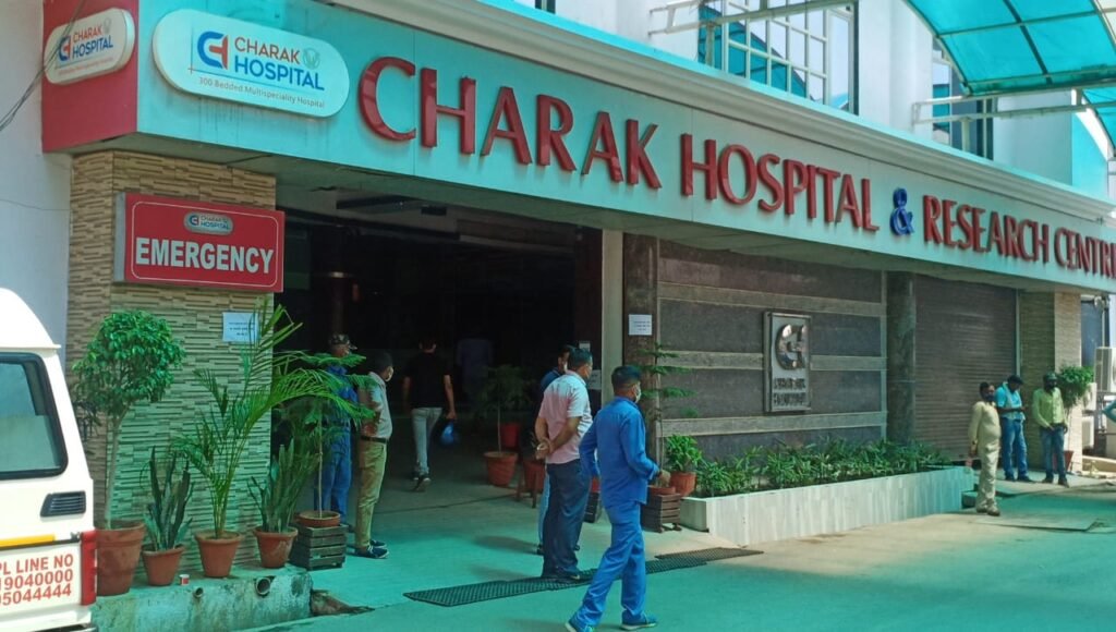 लापरवाही के आरोप में चरक अस्पताल सहित कई पर गिर सकती है कार्रवाई  की गाज