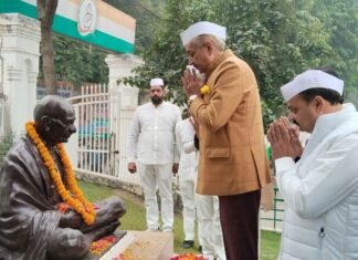 कांग्रेस कार्यकर्ताओं ने पार्टी कार्यालय में मनाया 139 वां स्थापना दिवस