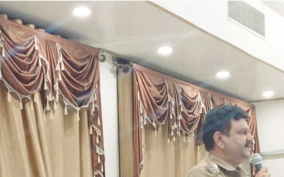 बकरीद के त्योहार को लेकर गोल्डन पैलेस में नगर निगम और पुलिस अधिकारीयों की बैठक संपन्न