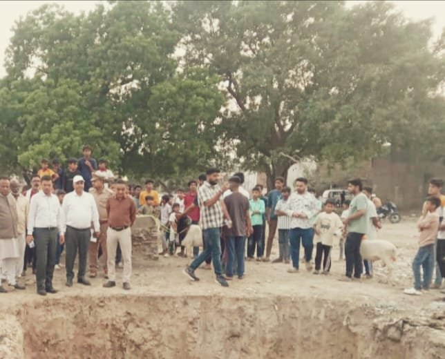 पार्षद लईक आगा की सराहनीय पहल: कुर्बानी के अवशेष प्रबंधन के लिए बुनियाद बाग में गड्ढों की व्यवस्था, नगर आयुक्त ने की जमकर तारीफ
