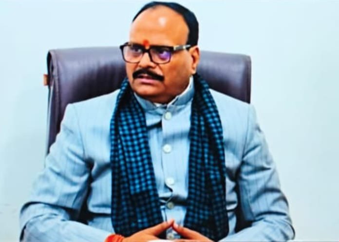 कोविड कर्मियों को स्थायी नौकरी का तोहफा: उपमुख्यमंत्री ब्रजेश पाठक का ऐलान