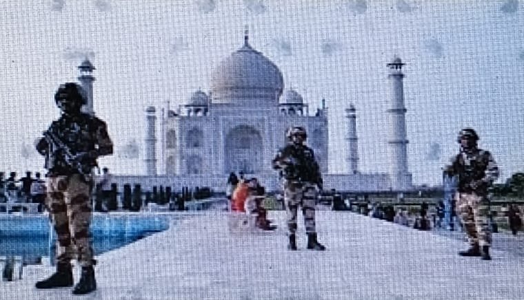 आगरा में ताजमहल के पास सुरक्षा बढ़ाई गई