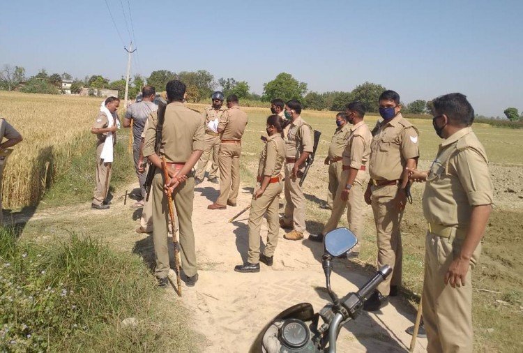 इस बार आजमगढ़ के ग्राम सीधी में पुलिस पर जानलेवा हमला