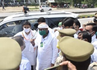 अयोध्या में किसानों से मिलने जा रहे कांग्रेस प्रदेश अध्य्क्ष बाराबंकी में गिरफ्तार