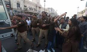लखनऊ के हजरतगंज में रोड रेज की सनसनीखेज घटना, व्यवसायी गिरफ्तार