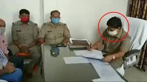 . . . . . . और जब भाजपा विधायक ने संभाली कोतवाल की सीट