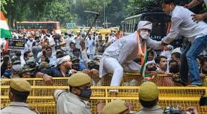 कृषि कानूनों को निरस्त किये जाने की मांग को लेकर किसानों का विशाल प्रदर्शन