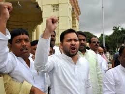 मुजफ्फरपुर बालिका ग्रह रेप कांड मामले को लेकर जंतर-मंतर पर हुआ धरना