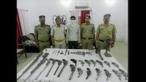 एटा में अवैध असलहा फैक्ट्री का भंडाफोड़,लखनऊ में सहायक बैंक मैनेजर की दुखद मौत
