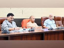 योगी ने की विकास परियोजनाओं की समीक्षा