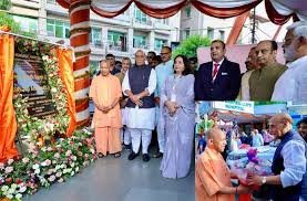 सीएम योगी और रक्षा मंत्री ने की KNS मेमोरियल हॉस्पिटल की 25 वीं वर्षगांठ समारोह में शिरकत