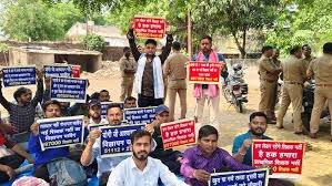 लखनऊ में जूनियर एडेड विद्यालय शिक्षकों का जोरदार प्रदर्शन, नौकरी की माँग तेज