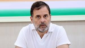 जम्मू-कश्मीर के पुंछ पहुंचे राहुल गांधी, पाक हमले के पीड़ित परिवार से की मुलाकात