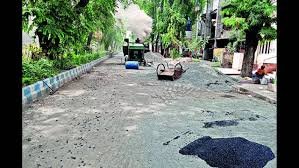 सड़क निर्माण के दौरान हादसा, ठेकेदार की लापरवाही उजागर