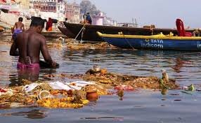 गंगा प्रदूषण पर रिपोर्ट: यूपी के 50% उद्योग नियम तोड़ रहे, सख्त कार्रवाई की सिफारिश