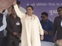 कांशीराम परिनिर्वाण दिवस पर मायावती की रैली में शक्ति प्रदर्शन, लेकिन बयानों से भाजपा समर्थन के आरोप तेज