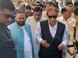 अखिलेश के सवाल पर आजम बोले- उनका सवाल उन्हीं से पूछिए; स्वामी प्रसाद ने मुलाकात की, कहा इतनी दरिंदगी इमरजेंसी में भी नहीं हुई