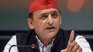 अखिलेश यादव का सीएम योगी पर तीखा प्रहार: “सफेद टेबल पर बैठकर केवल झूठ बोलते हैं, BJP में घुसपैठिए भरे पड़े”