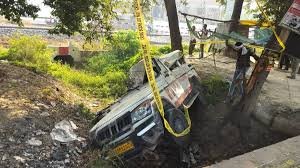 सीतापुर में एम्बुलेंस पलटने से चार लोगों की जलकर हुई दर्दनाक मौत