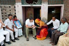 मॉब लिंचिंग पीड़ित हरिओम वाल्मीकि के परिवार से मिलें राहुल गांधी