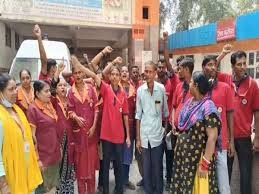 सिविल अस्पताल में सफाई कर्मियों की हड़ताल: वेतन व दिवाली बोनस न मिलने पर काम ठप