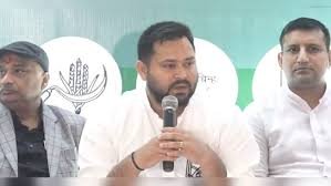 बिहार चुनाव: महागठबंधन ने घोषणा पत्र जारी किया, तेजस्वी ने 10 लाख नौकरियां का किया वादा
