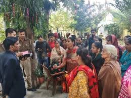 लखनऊ के मुक़ारिम नगर में स्मार्ट मीटर लगाने वाले ठेकेदारों के आतंक ,रिश्वतखोरी, मनमानी और बिल बम से जनता त्रस्त