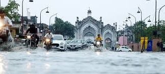 लखनऊ में भारी बारिश का अलर्ट: जलभराव की आशंका से प्रशासन सतर्क