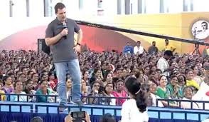 खुले में किया राहुल गाँधी ने क्षात्राओं के सवालों का डटकर सामना , सवालों पर मोदी पर तंस