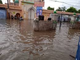 लखनऊ में भारी बारिश और जलभराव