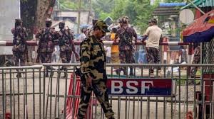 पश्चिम बंगाल में बीएसएफ की सख्त कार्रवाई ने 300 बांग्लादेशी घुसपैठियों को सीमा पर खदेड़ा, गोलीबारी की चेतावनी