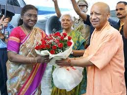 राष्ट्रपति द्रौपदी मुर्मू ने बरेली दौरा में 24 स्टूडेंट्स को मेडल और उपाधियाँ प्रदान कीं