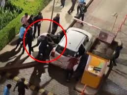 लखनऊ के पैलेसियो मॉल में प्रवेश को लेकर हुए विवाद के बाद चली गोली