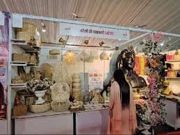 लखनऊ में दुकानदार ने ‘मेक इन इंडिया’ के 11 साल पूरे होने पर अनोखा जश्न मनाया, स्वदेशी उत्पादों को बढ़ावा