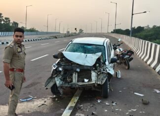 लखनऊ में ऑटो की टक्कर से व्यापारी की मौत, दो घायल