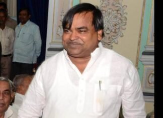 कोरोना वायरस ने दिलवाई दुष्कर्म के आरोपी, पूर्व सपा मंत्री प्रजापति को ज़मानत