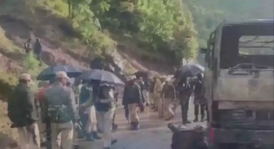 पूंछ में आतंकियों ने की  वायुसेना के वाहनों पर गोलीबारी