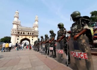 नमाज़ियों ने किया पुलिस पर हमला ,पुलिस ने 23  नमाज़ियों को लिया हिरासत में