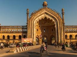 हुसैनाबाद ट्रस्ट की संपत्तियों पर रिश्वत के दम पर हों रहे हैं अवैध निर्माण