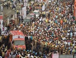 स्व. अटल जी की अस्थियों के विसर्जन के बाद गोमती नदी की बुझी प्यास, एयरपोर्ट से झूलेलाल पार्क तक जनता का था सैलाब