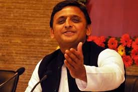 सीबीआई विवाद में अखिलेश यादव ने किया कुछ इस तरह ख़ुशी का इज़हार